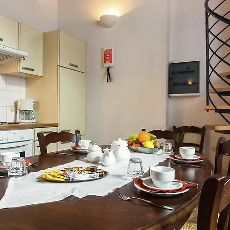 Spacious Holiday Near Forest In Σπίτι διακοπών